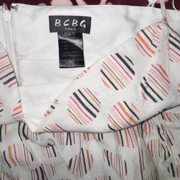 BCBG Paris, and its gradient pattern with sweetheart neckline and gathered waist - Picture 3 of 3